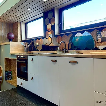 La Peniche De Santa Cruz - Sur La Meuse, Centre