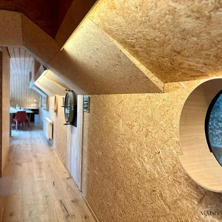 La Péniche De Santa Cruz - Sur La Meuse, Centre