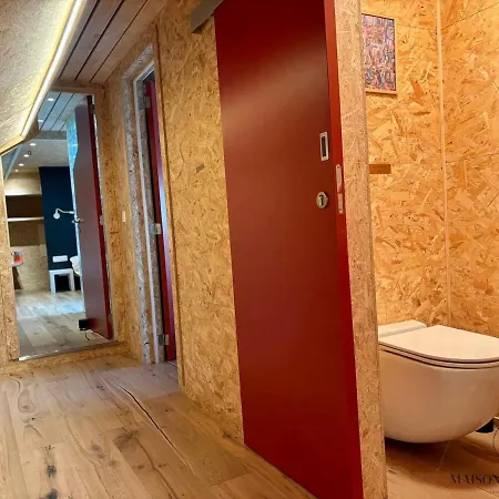 La Péniche De Santa Cruz - Sur La Meuse, Centre *