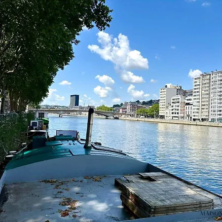 La Péniche De Santa Cruz - Sur La Meuse, Centre