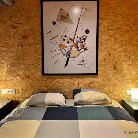 La Peniche De Santa Cruz - Sur La Meuse, Centre