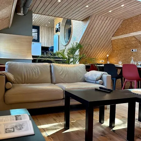 La Péniche De Santa Cruz - Sur La Meuse, Centre