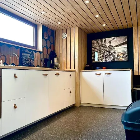 La Péniche De Santa Cruz - Sur La Meuse, Centre *