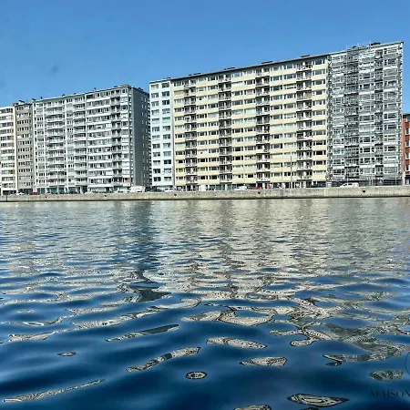 La Peniche De Santa Cruz - Sur La Meuse, Centre