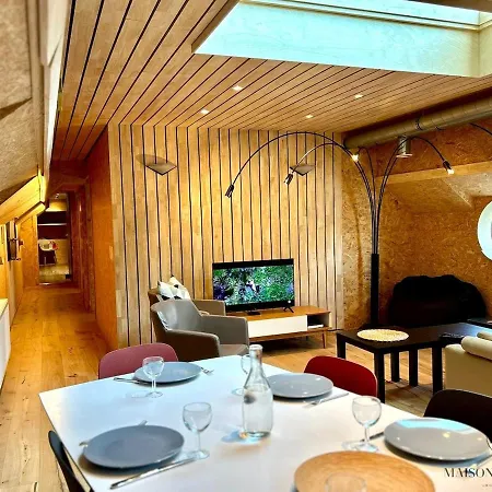 La Peniche De Santa Cruz - Sur La Meuse, Centre