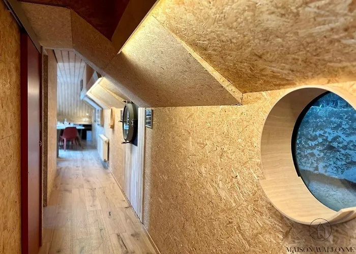 La Péniche De Santa Cruz - Sur La Meuse, Centre