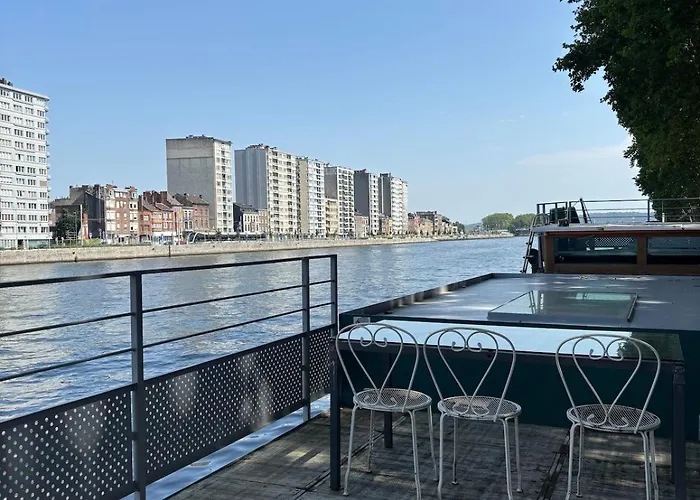 La Péniche De Santa Cruz - Sur La Meuse, Centre