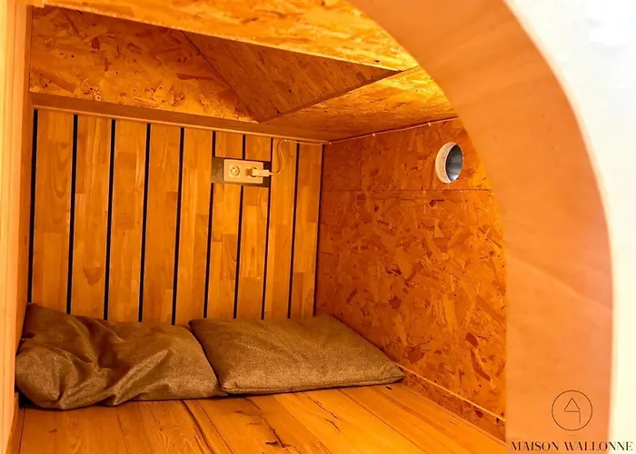 Bateau-hôtel La Péniche De Santa Cruz - Sur La Meuse, Centre *