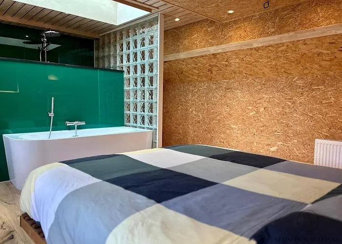 La Péniche De Santa Cruz - Sur La Meuse, Centre Bateau-hôtel