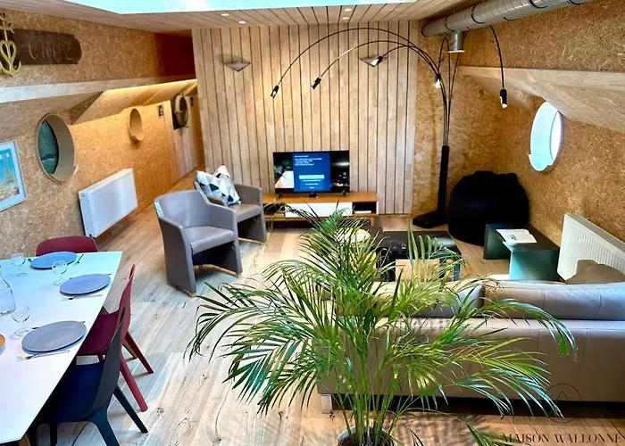 La Péniche De Santa Cruz - Sur La Meuse, Centre *